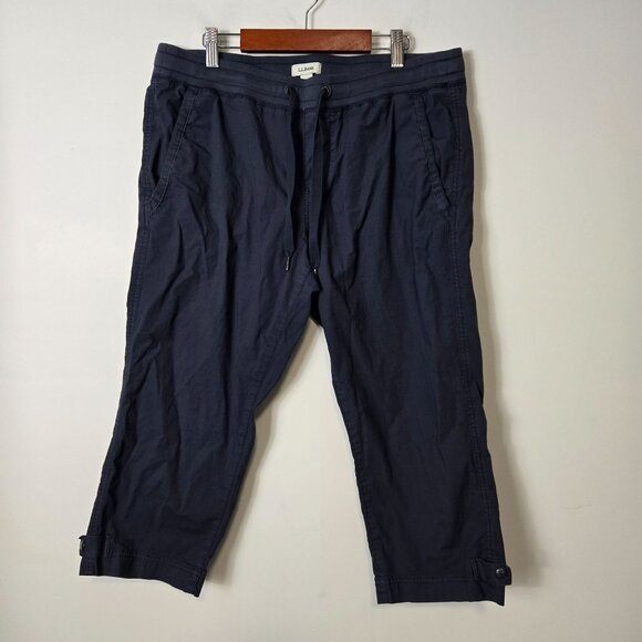 L.L. Bean Women's Size M Petite Stretch Ripstop Pull-On Capri Pants Slim-Leg - Picture 1 of 10